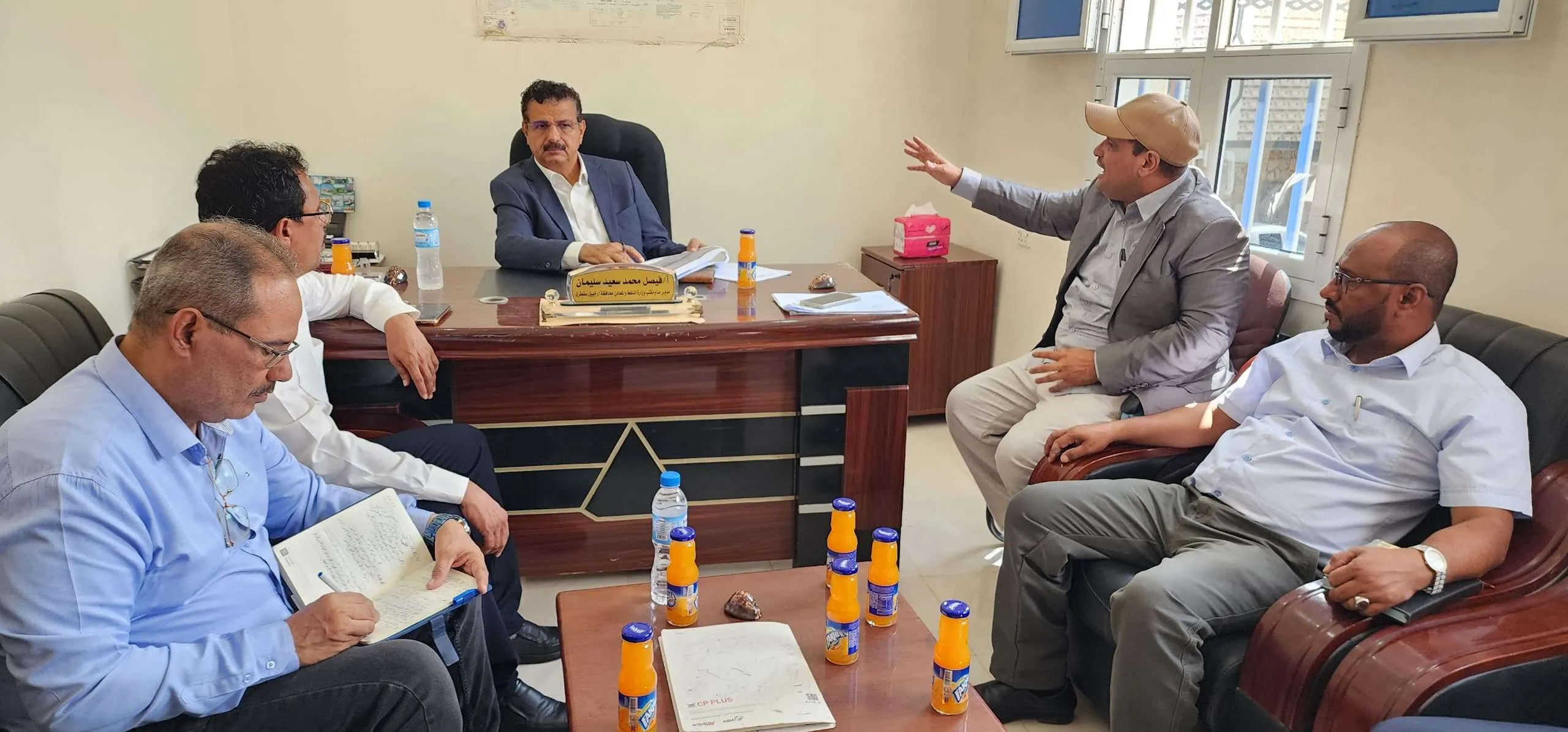 فريق التوجيه والرقابة الرئاسي ينفذ نزولًا ميدانيًا إلى مكتب النفط والمعادن بسقطرى