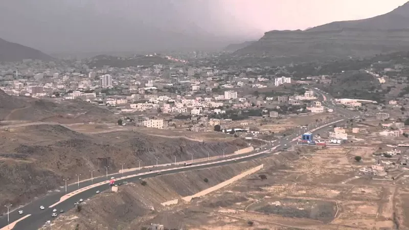 عدن تحذر من مزادات الحوثي غير القانونية وتمويل الإرهاب