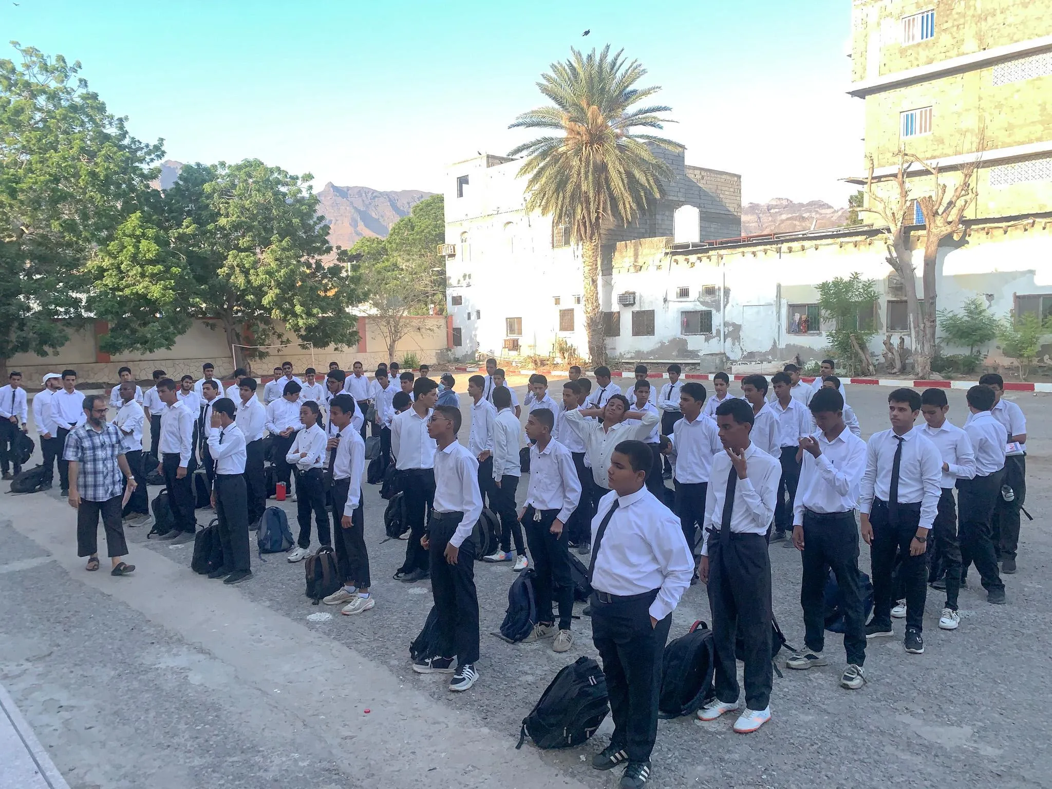 انتقالي صيرة يدشن محاضرات توعوية لطلاب مدارس المديرية