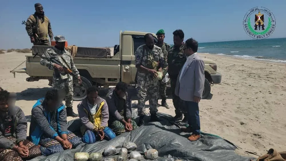بتنسيق مشترك بين الحزام الأمني وخفر السواحل.. ضبط وإحباط عملية تهريب حبوب مخدّرة قرب سواحل مقاطين شرق أبين