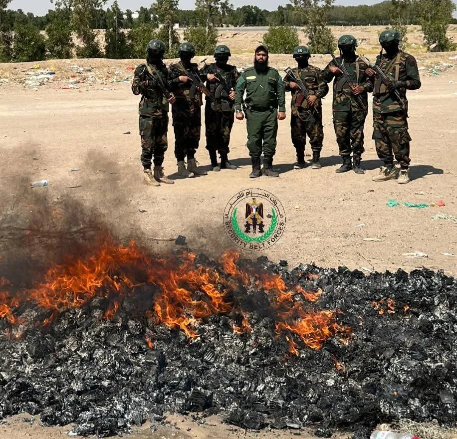 بإشراف النيابة العامة والعميد الوالي.. الادارة العامة لمكافحة المخدرات بقوات الحزام الأمني تُتلف كمية كبيرة من الحبوب المخدرة