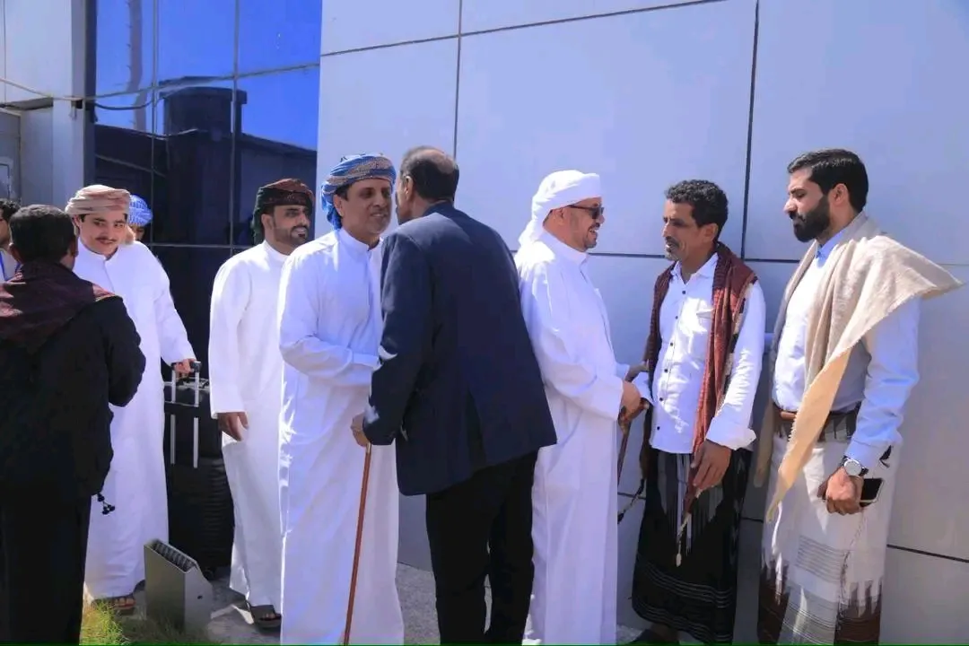 تزامناً مع احتفالات نوفمبر... وصول بن عفرار وباكريت إلى المهرة للمشاركة في فعاليات الذكرى الـ58 للاستقلال .