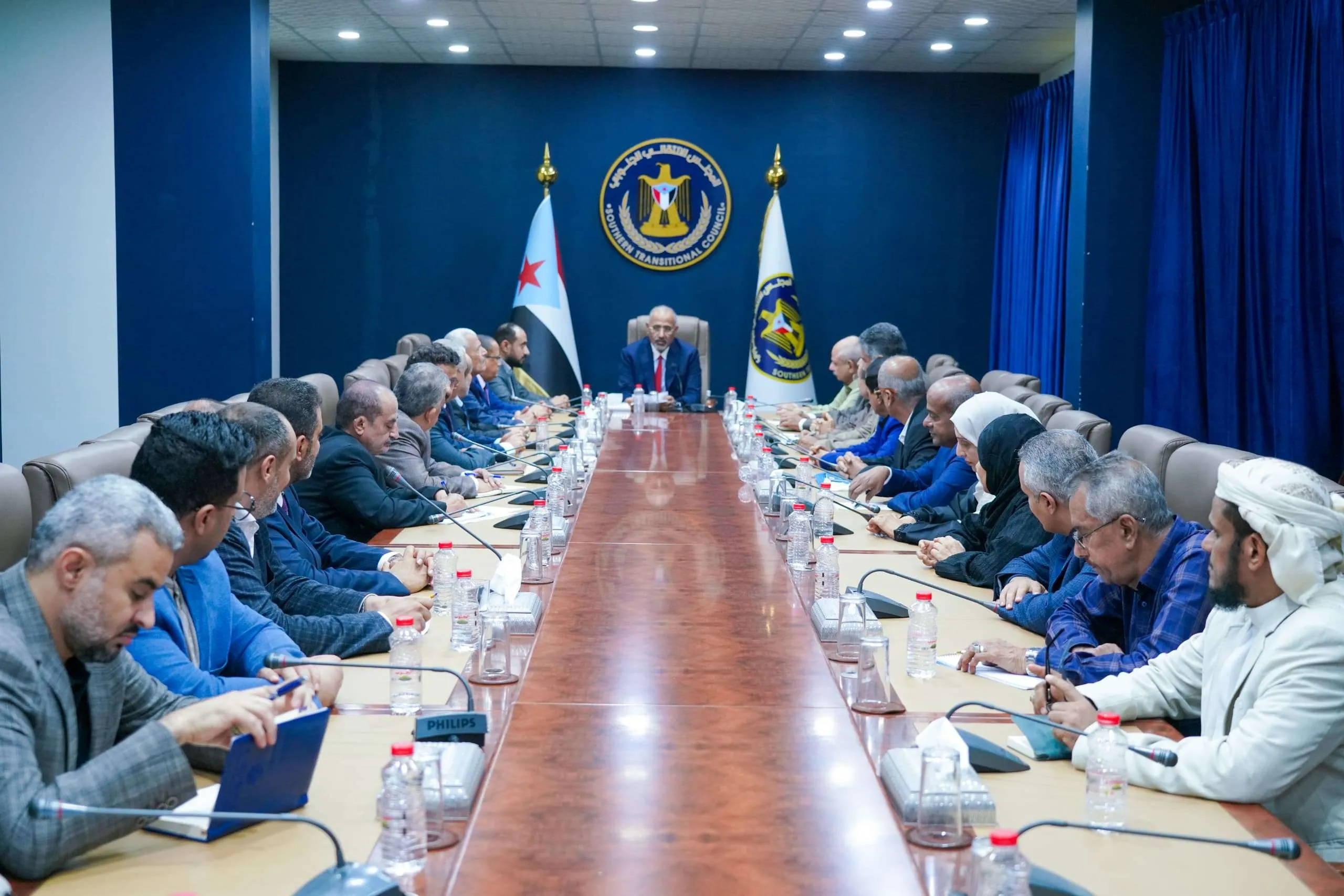 الرئيس الزُبيدي يترأس اجتماعاً موسعاً لهيئة رئاسة المجلس الانتقالي والأمانة العامة