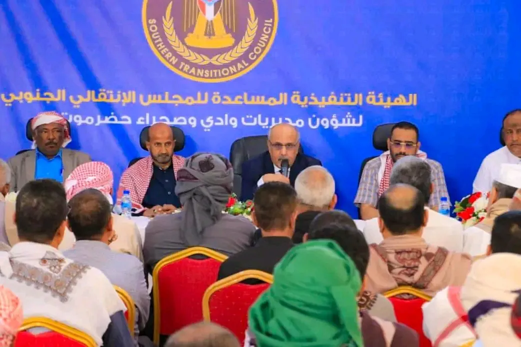 الكثيري يعقد لقاءً بأعضاء الجمعية الوطنية والمستشارين في وادي وصحراء حضرموت