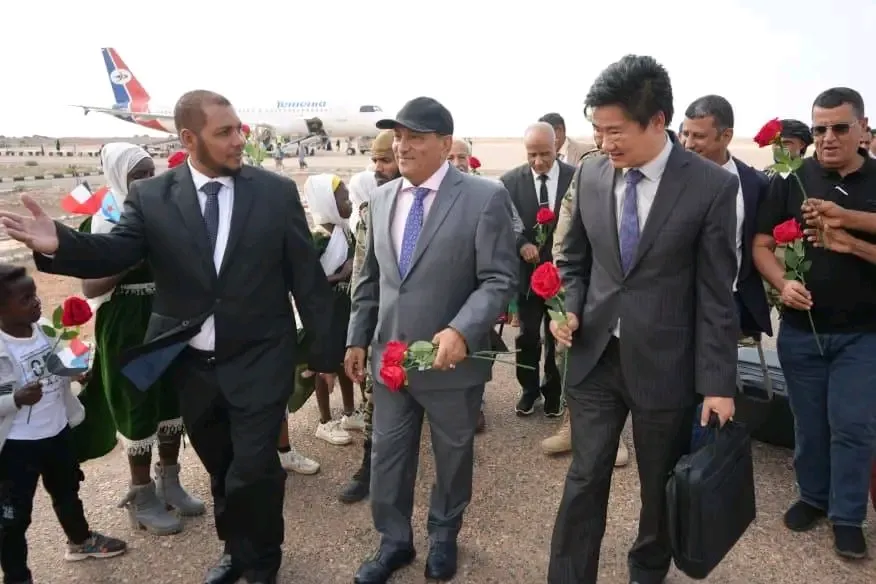 محافظ سقطرى يستقبل نائب وزير الصناعة والتجارة والقائم بأعمال السفير الصيني شاو تشنغ