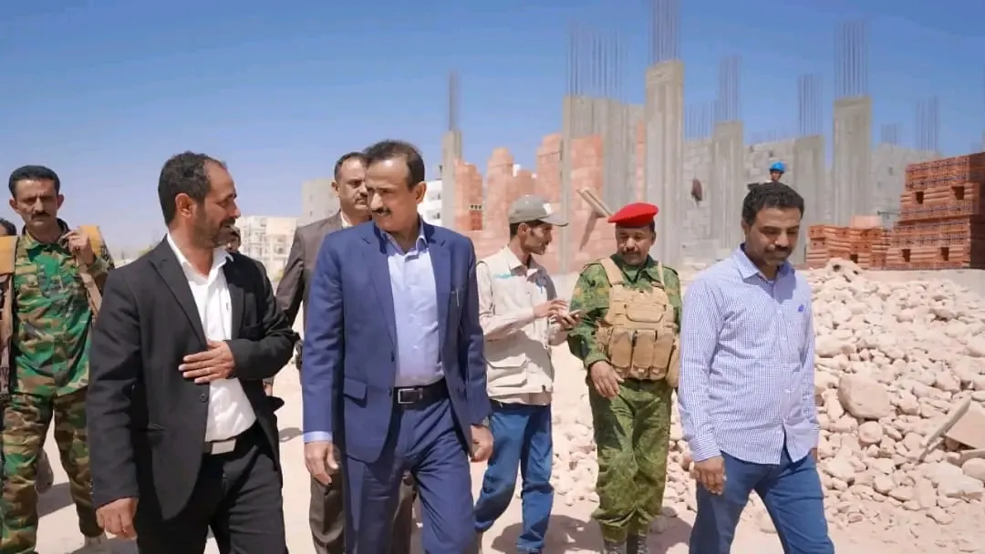 المحافظ بن الوزير يتفقد أعمال التوسعة الجارية للمدينة الطبية ومستوى الانجاز بمركز علاج سؤ التعذية بمدينة عتق