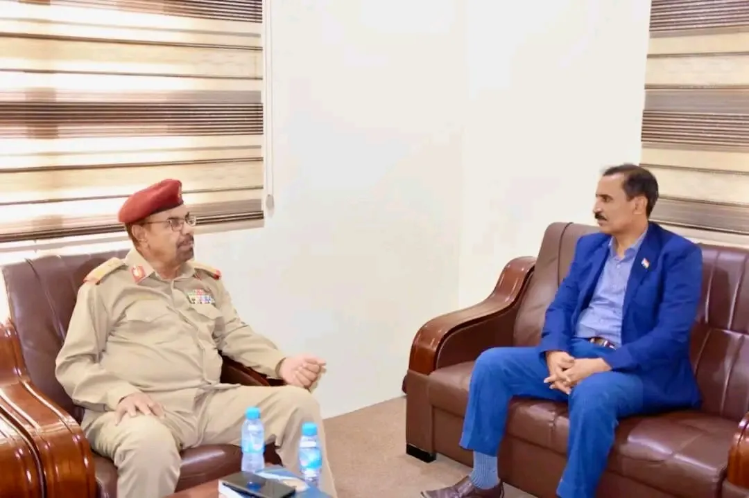 رئيس تنفيذية انتقالي حضرموت يلتقي رئيس مركز العمليات المشتركة بالمحافظة