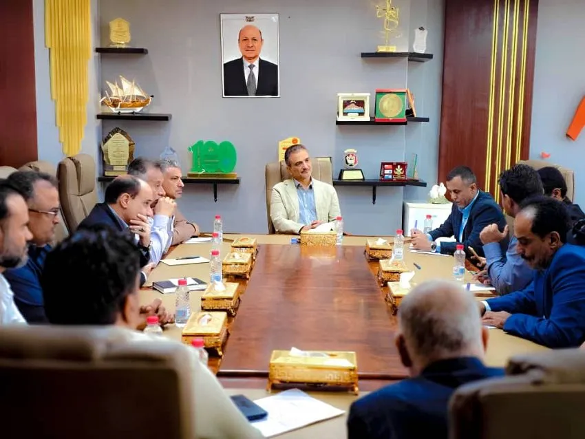 وزير الدولة محافظ العاصة عدن يوجه بتكثيف الحملات الميدانية لضبط المخالفين ومراقبة الأسعار