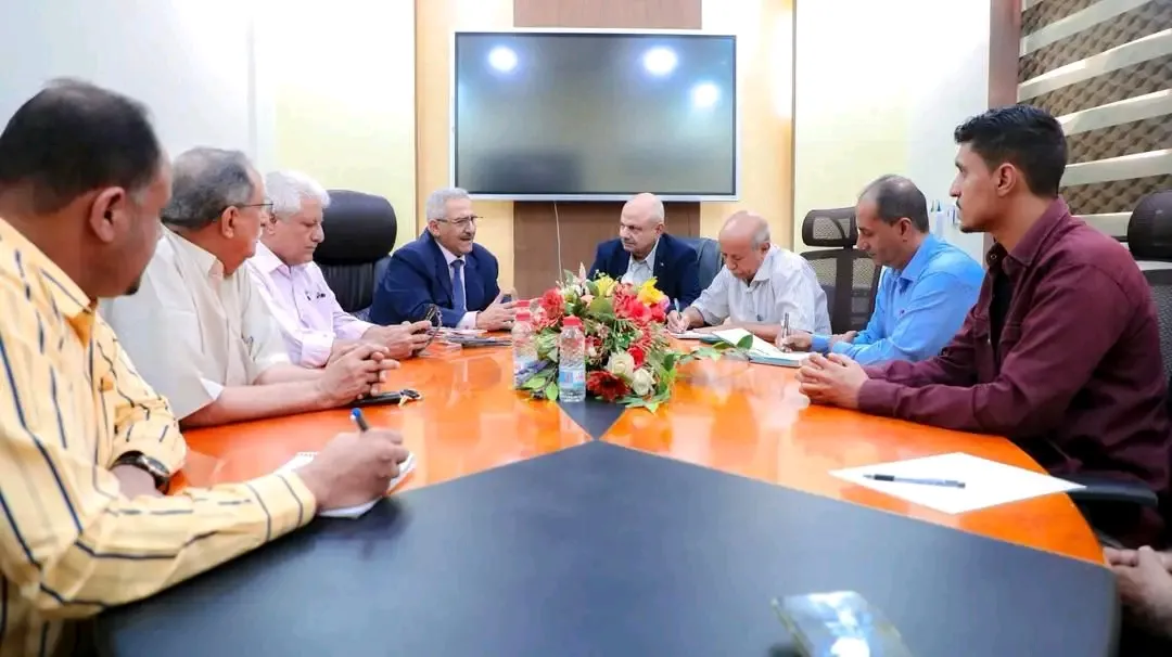 فريق التوجيه والرقابة الرئاسي يزور الهيئة العليا للأدوية بالعاصمة عدن ويطّلع على سير عملها وتحدياتها الميدانية