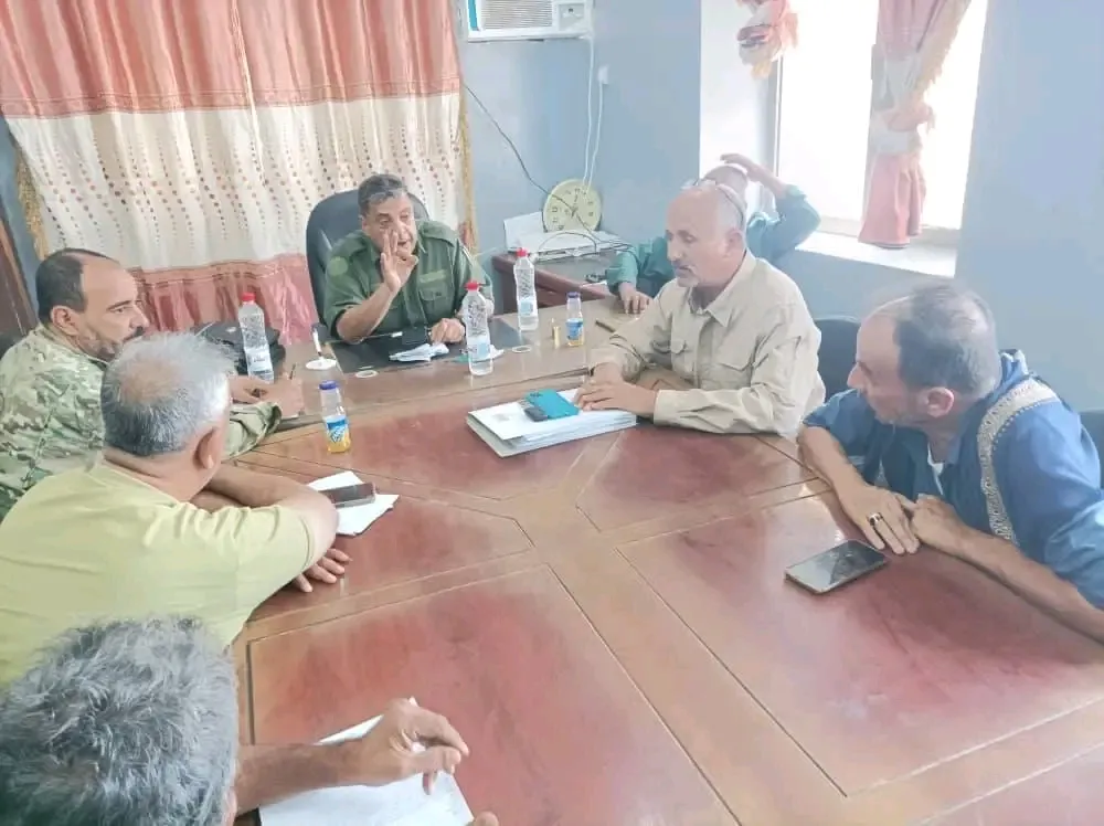 لجنة الإشراف العام تواصل نزولاتها الميدانية لأقسام الشرطة ضمن خطة تنفيذ البرنامج الأمني المكثف في العاصمة عدن.