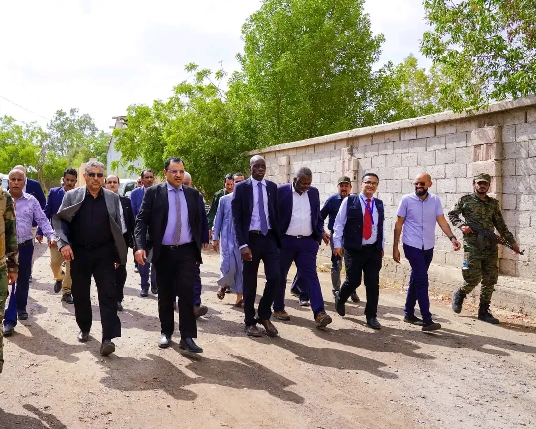 الوزيران السقطري والوالي وممثل الفاو يتفقدون المشاريع الإنشائية في المجمع الزراعي بعدن