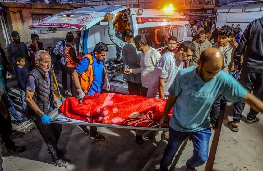 قصف إسرائيلي يوقع قتلى وجرحى ويزيد الأعباء الإنسانية في قطاع غزة