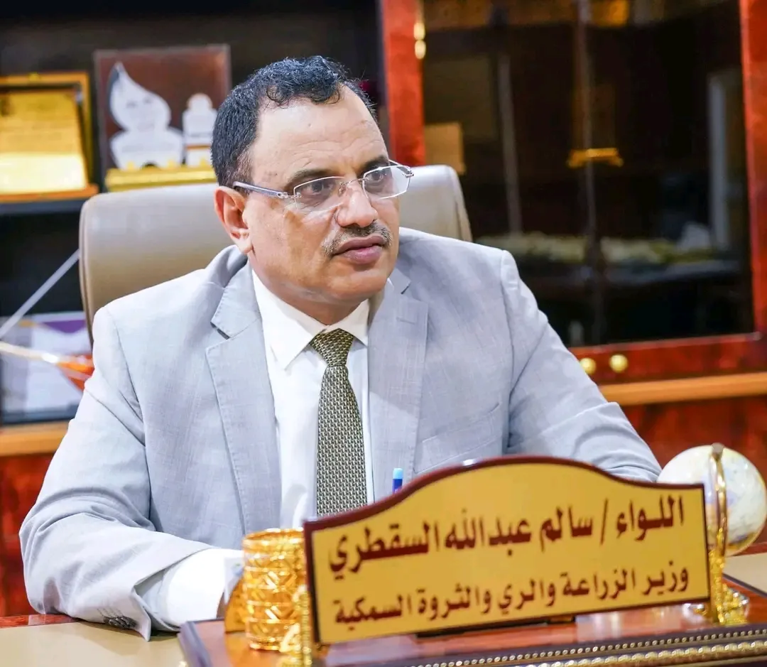 الوزير السقطري يهاتف الكثيري ويبارك انتصارات وادي حضرموت ويشيد بتلاحم أبناء حضرموت والقوات المسلحة الجنوبية.