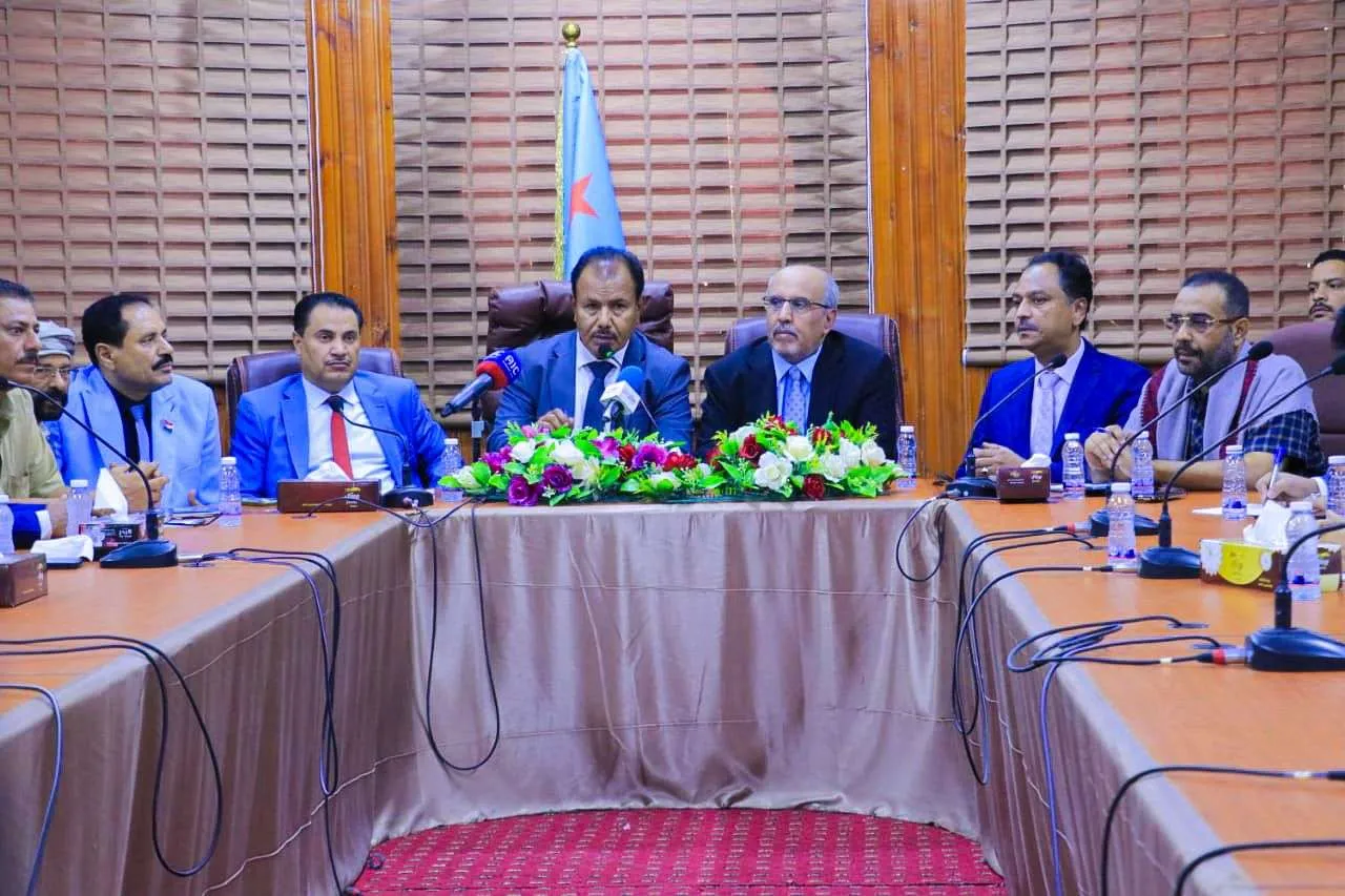 الكثيري يرأس اجتماعًا تنسيقيًا موسّعًا للمكتب التنفيذي بالوادي والصحراء والقيادة المحلية للمجلس الانتقالي