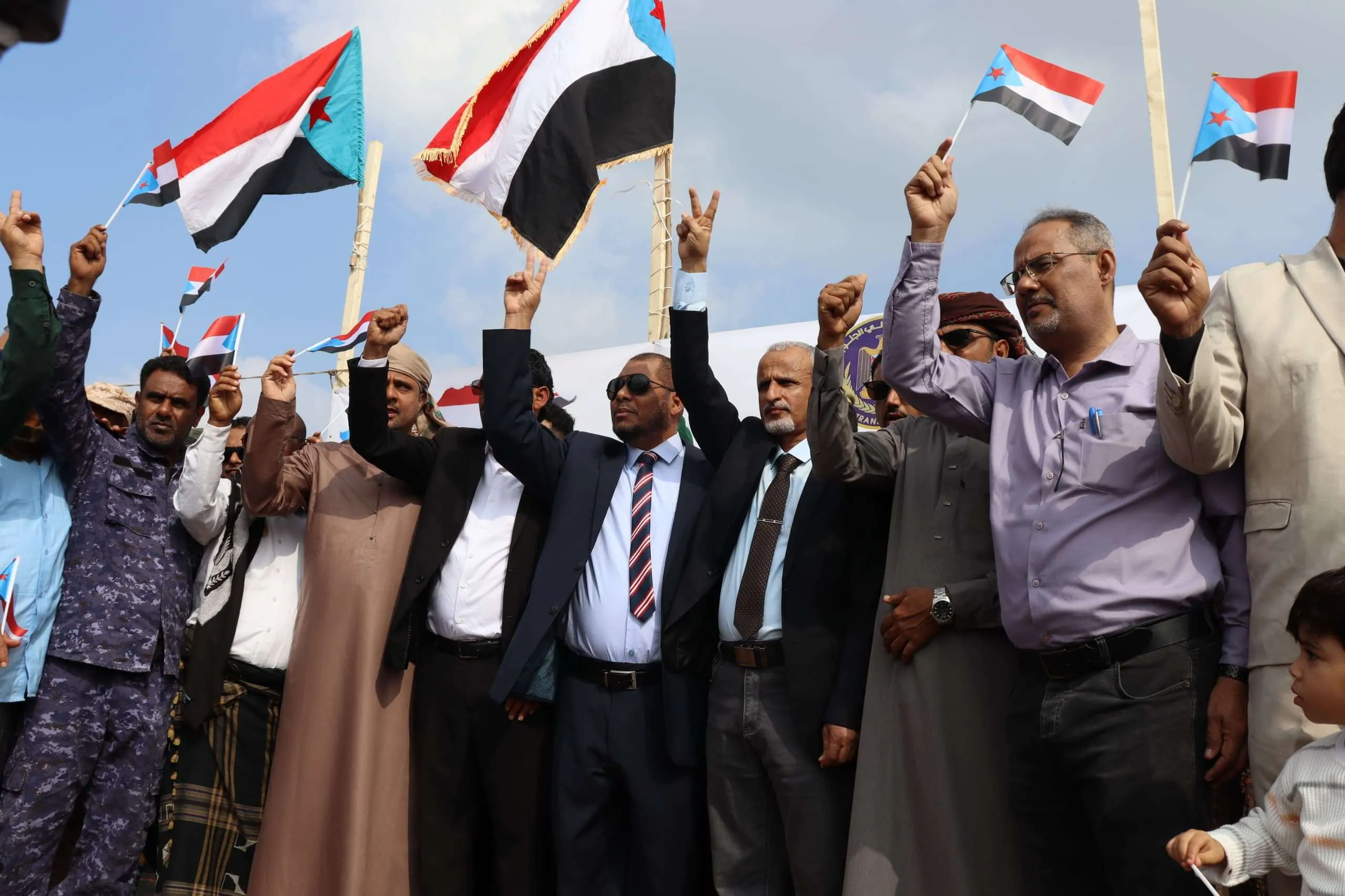 استجابة لدعوة انتقالي سقطرى.. اعتصام جماهيري مفتوح بحديبو للمطالبة بإعلان دولة الجنوب العربي