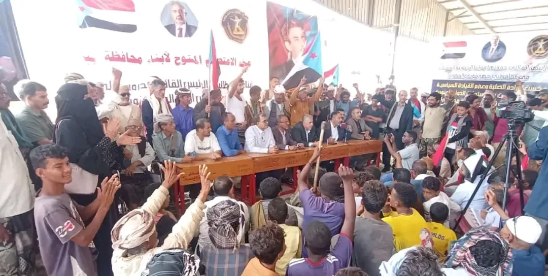 فريق التوجيه والرقابة الرئاسي يتفقد المخيم المفتوح لانتقالي أبين