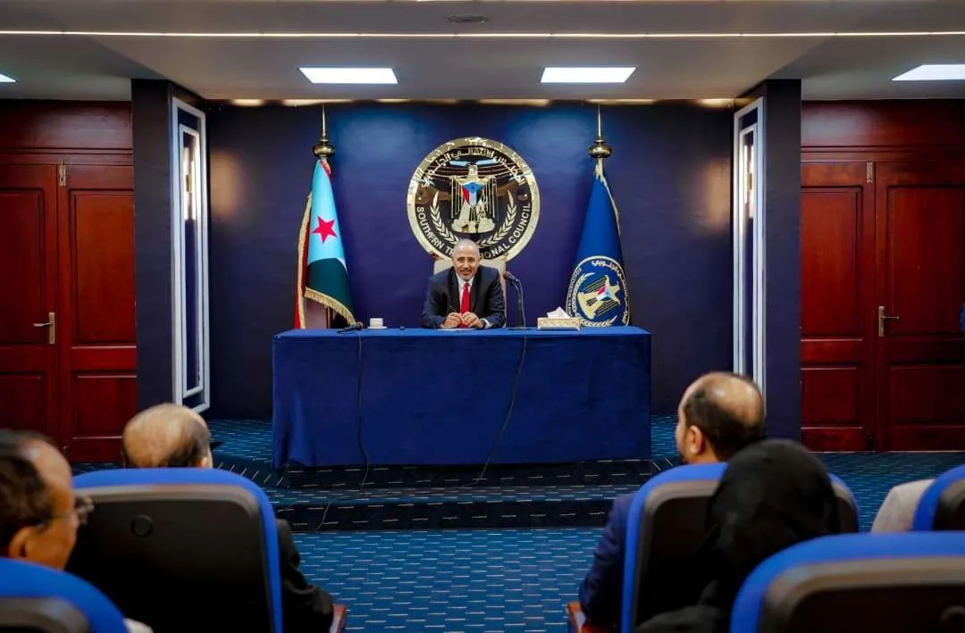 الرئيس الزُبيدي يعقد اجتماعًا موسعًا بقيادات المجلس الانتقالي الجنوبي