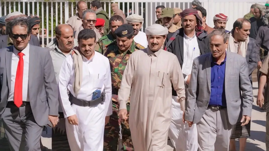 المحافظ بن الوزير يعود إلى عتق بعد زيارة عمل ناجحة للإمارات.