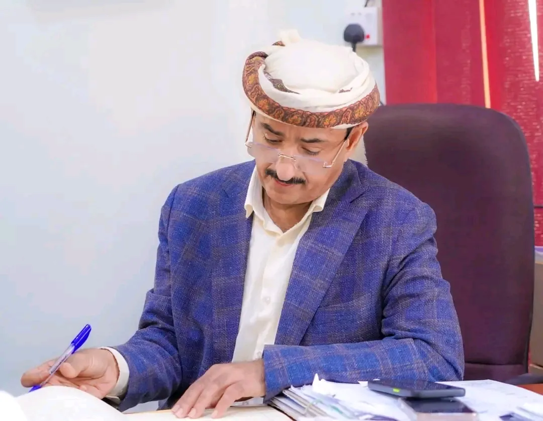 المحافظ بن الوزير يؤكد أهمية التنسيق الأمني والعسكري ويشدد: الاستقرار ركيزة التنمية ومسؤولية الجميع