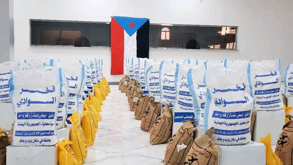 انتقالي سيئون يواصل لليوم الخامس توزيع السلال الغذائية للمواطنين والأسر المتعففة