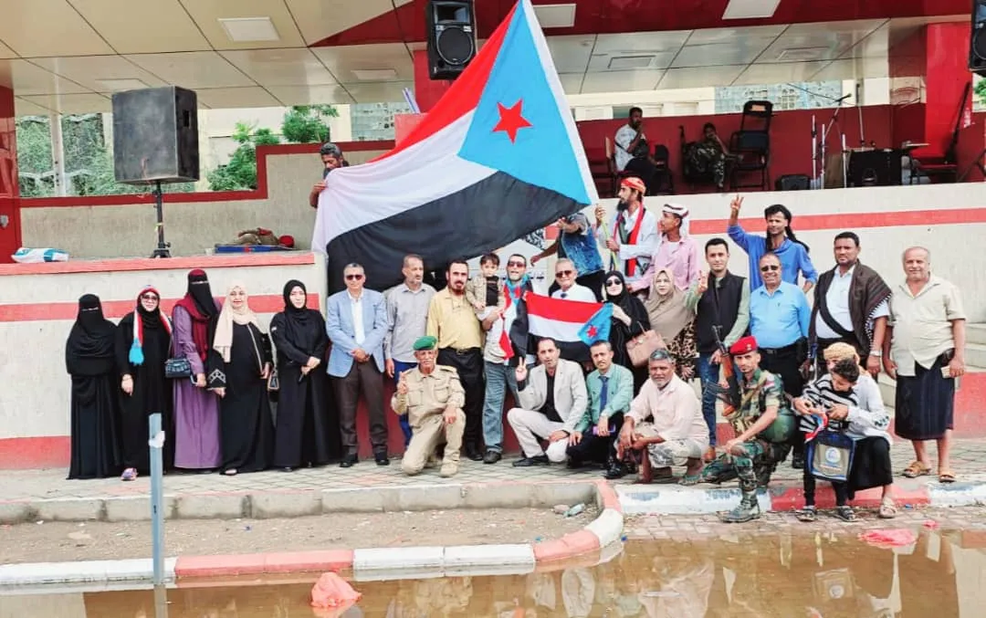 قيادات \"التربية والتعليم\" تجدد العهد للرئيس الزُبيدي من قلب ساحات الاعتصام وتبارك الانتصارات التاريخية للقوات الجنوبية في حضرموت