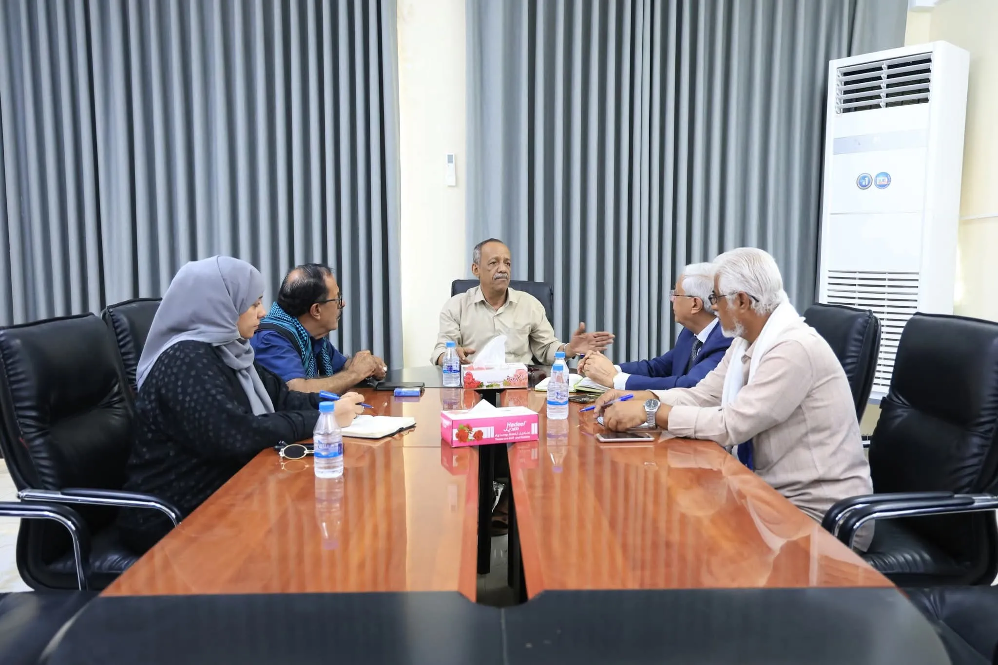 قائد المنطقة العسكرية الثانية يستقبل فريق التوجيه والرقابة الرئاسي بالمجلس الانتقالي الجنوبي في مقر القيادة بالمكلا