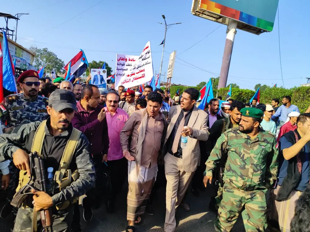 وفود مديرية البريقة تنضم بكثافة إلى ساحة الاعتصام في عدن للمطالبة بإعلان قيام الدولة الجنوبية