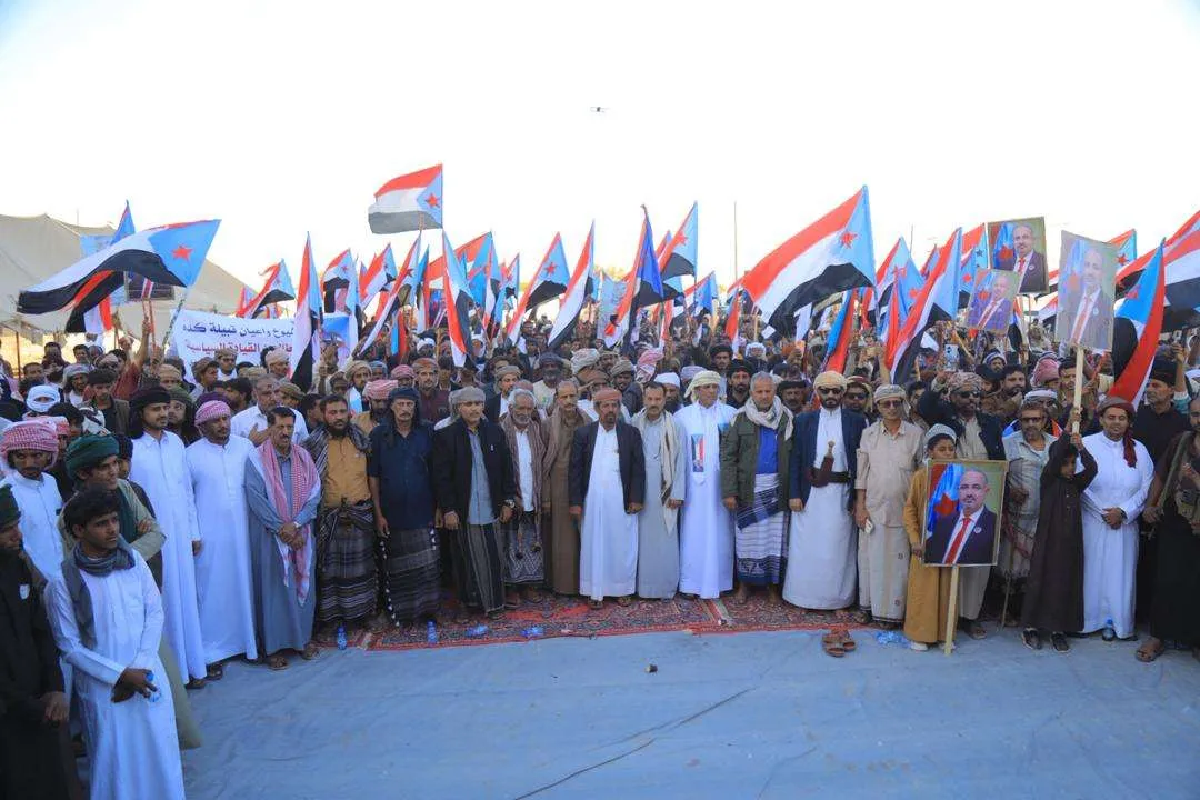 قبائل من المهرة ويافع وشبوة تنضم إلى ساحة الاعتصام الشعبي المفتوح بمدينة الغيضة