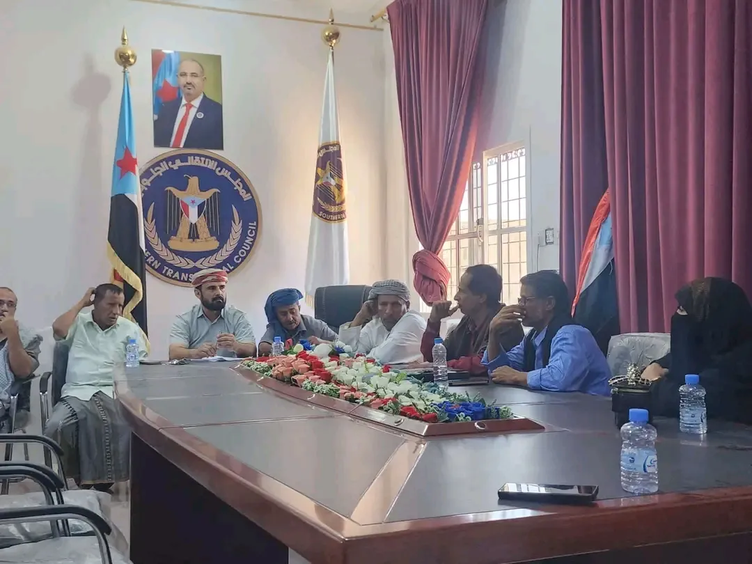 لقاء تشاوري بالمهرة يناقش التطورات السياسية والعسكرية بالمحافظة ويؤكد الثوابت الوطنية