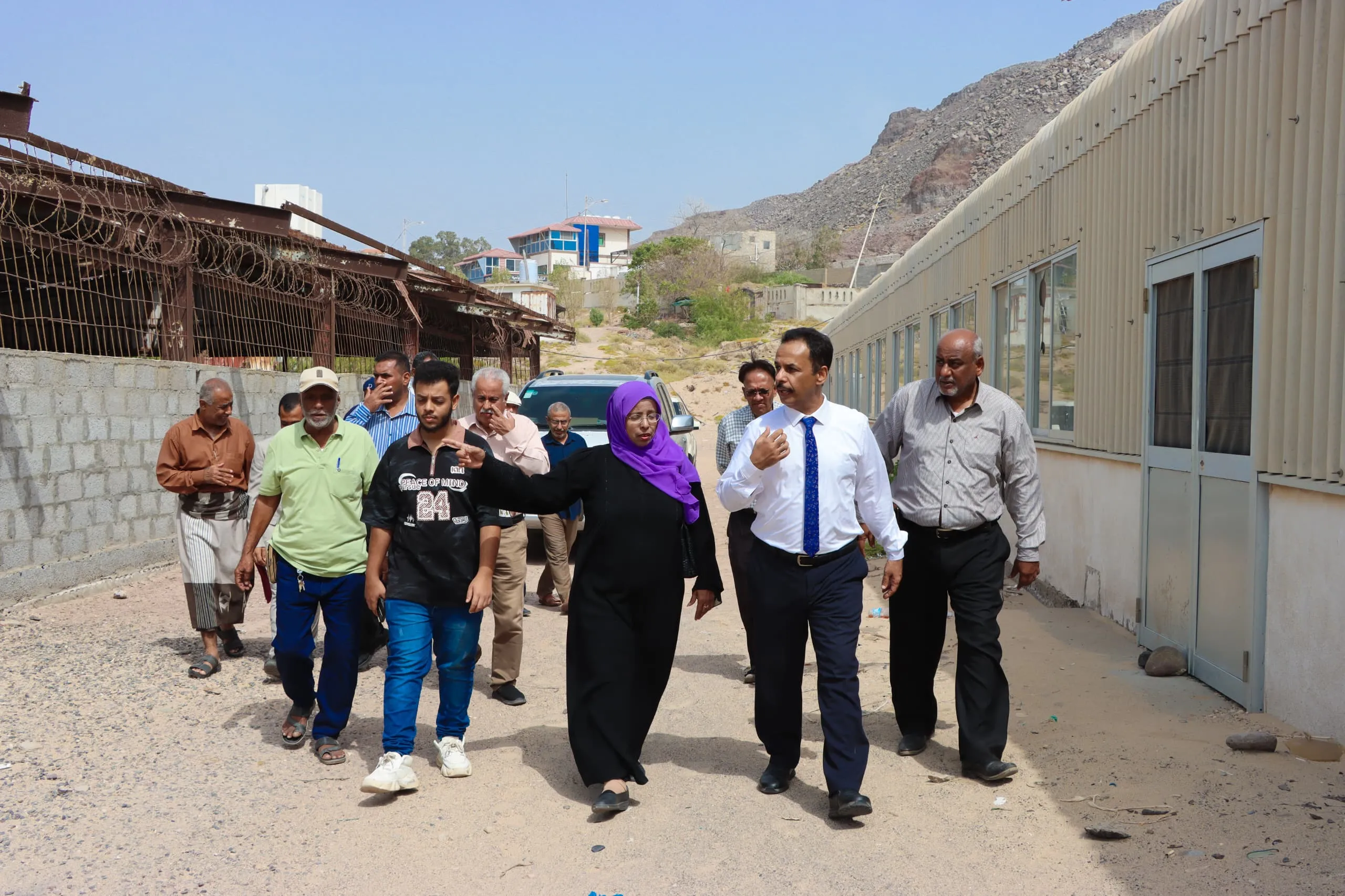 الوكيل غازي لحمر يتفقد مركز تربية الأحياء المائية والاستزراع السمكي في عدن