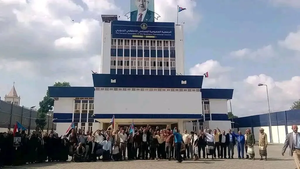 عقد من التأسيس… مؤسسات تُبنى بإرادة شعب وتحميها الشرعية الشعبية