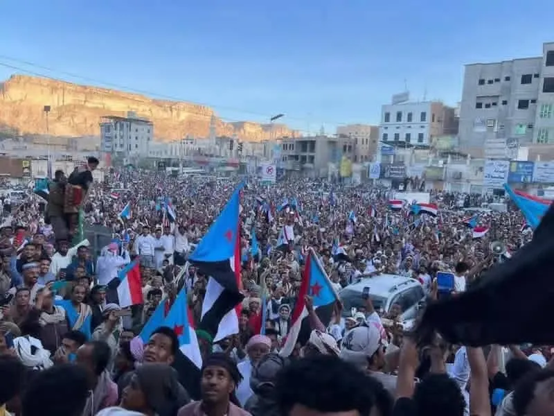 حضرموت تقول كلمتها التاريخية في تظاهرة كبرى الجنوب العربي خط أحمر والقوات اليمنية تتصدى بالرصاص الحي