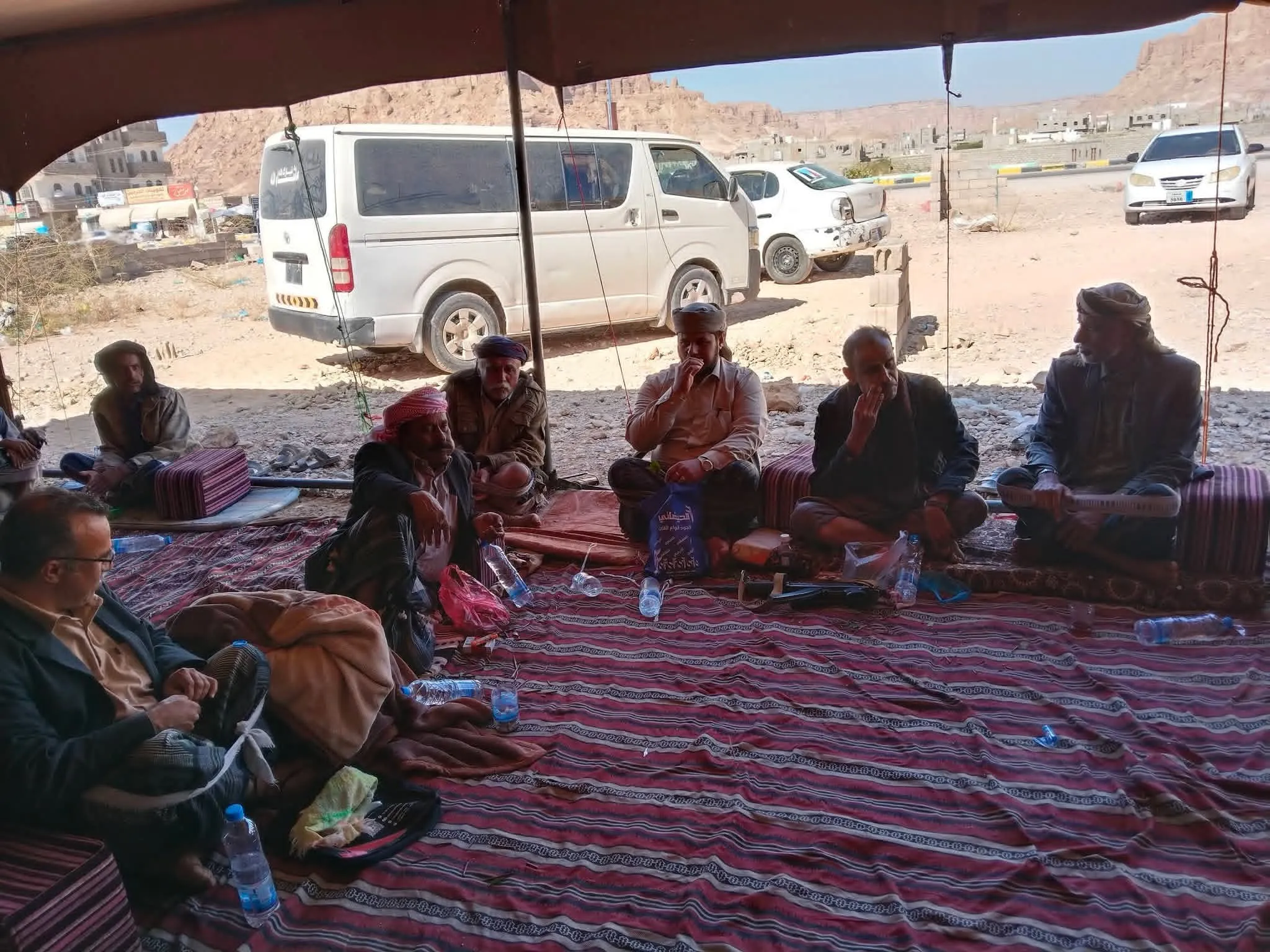 انتقالي شبوة يقيم مجلس عزاء لشهداء المظاهرة السلمية الذين سقطوا أمام مبنى المحافظة