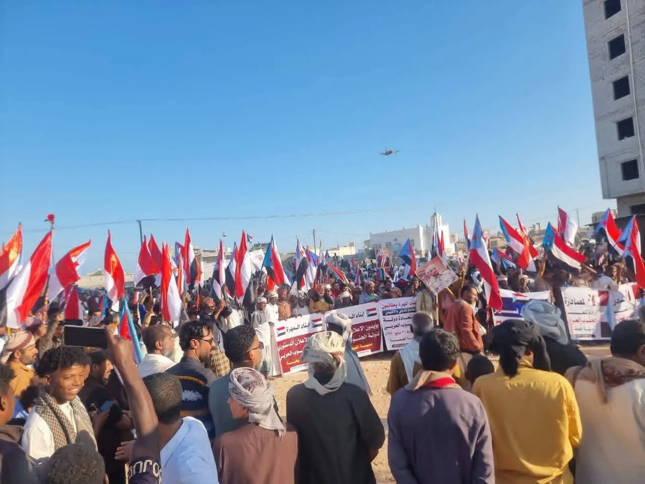 الغيضة تشهد فعالية جماهيرية حاشدة لتجديد تفويض المجلس الانتقالي الجنوبي .