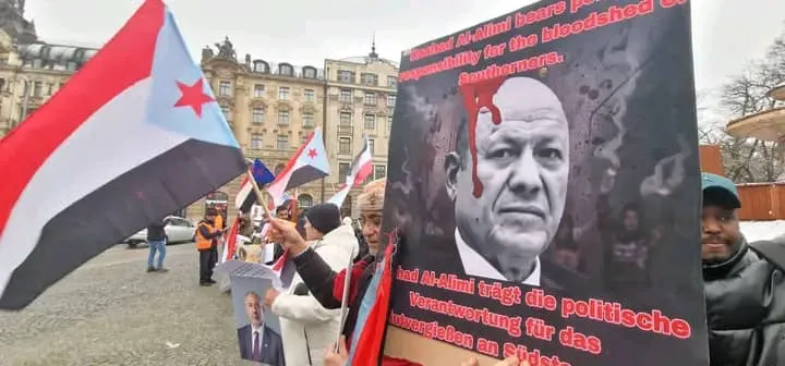 الجالية الجنوبية في ميونيخ تتظاهر ضد العليمي وتؤكد دعمها للمجلس الانتقالي والزبيدي