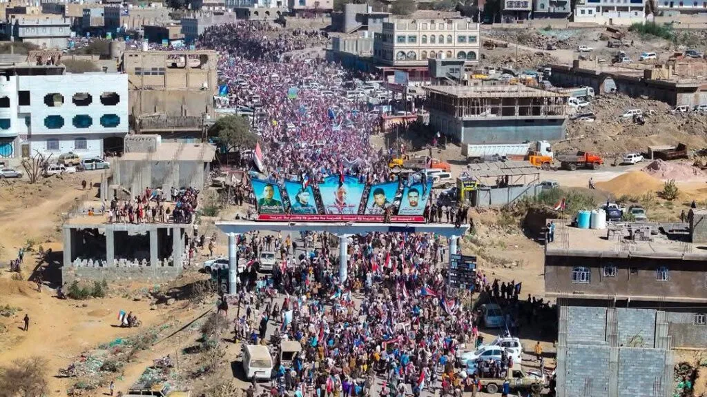 الضالع تشهد حشدا جماهيريا كبيرا في “مليونية الثبات والصمود والتحدي” يجدد التفويض الشعبي للمجلس الانتقالي بقيادة الرئيس الزُبيدي (بيان)