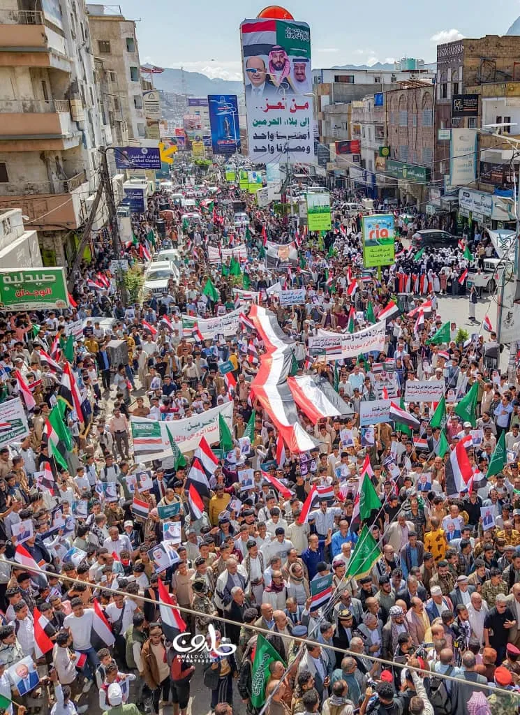 تعز بين واقع الطربال وزيف الشعارات