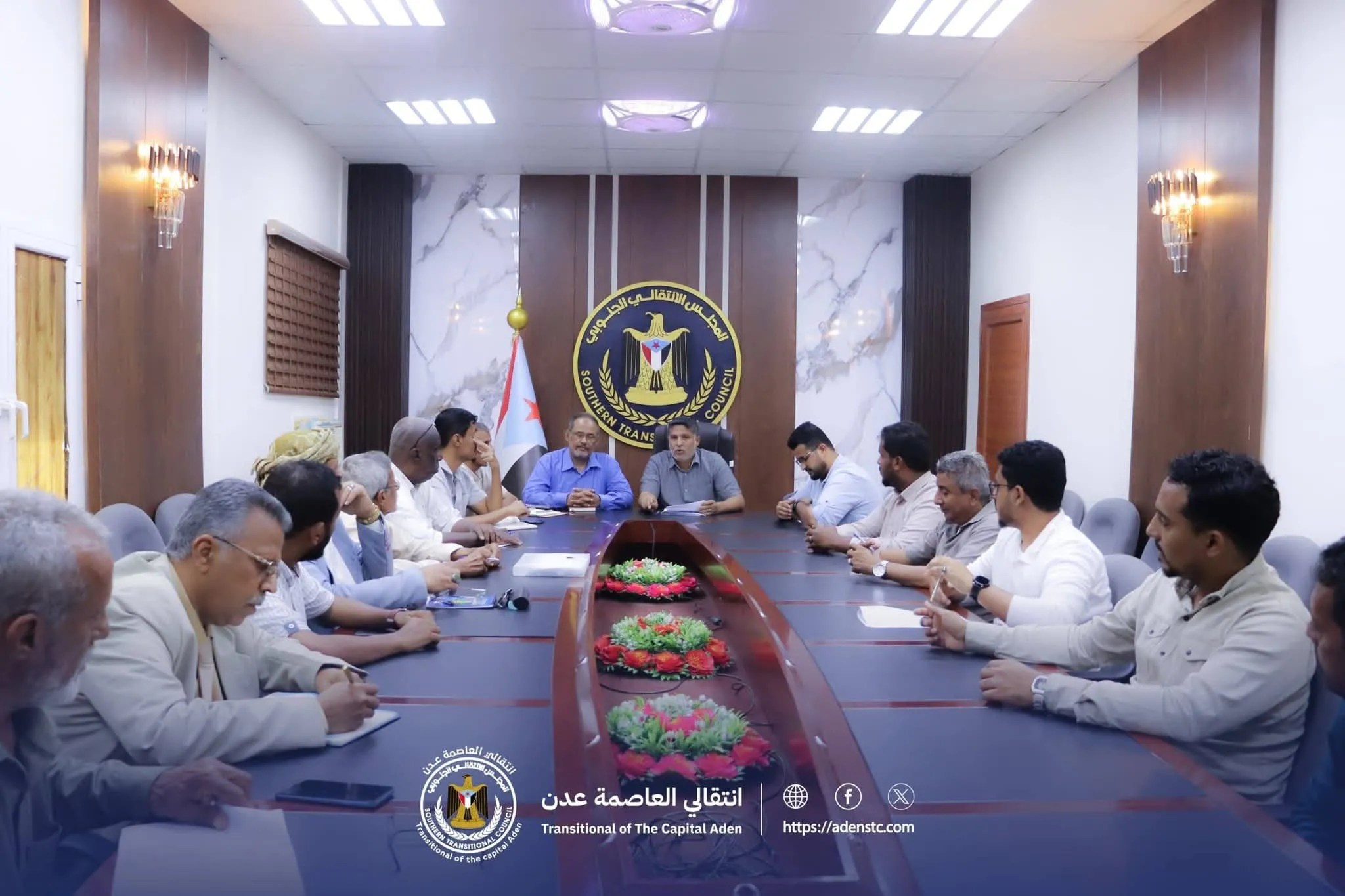 انتقالي العاصمة عدن يجدد مطالبته بفتح المقرات ويستعرض سير العمل في إداراته ومديرياته