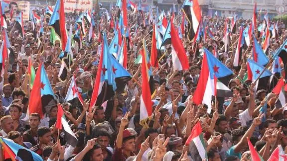 بين الوظيفة والوطن… هل يختزل الإخوان قضية الجنوب في كشوفات الرواتب؟