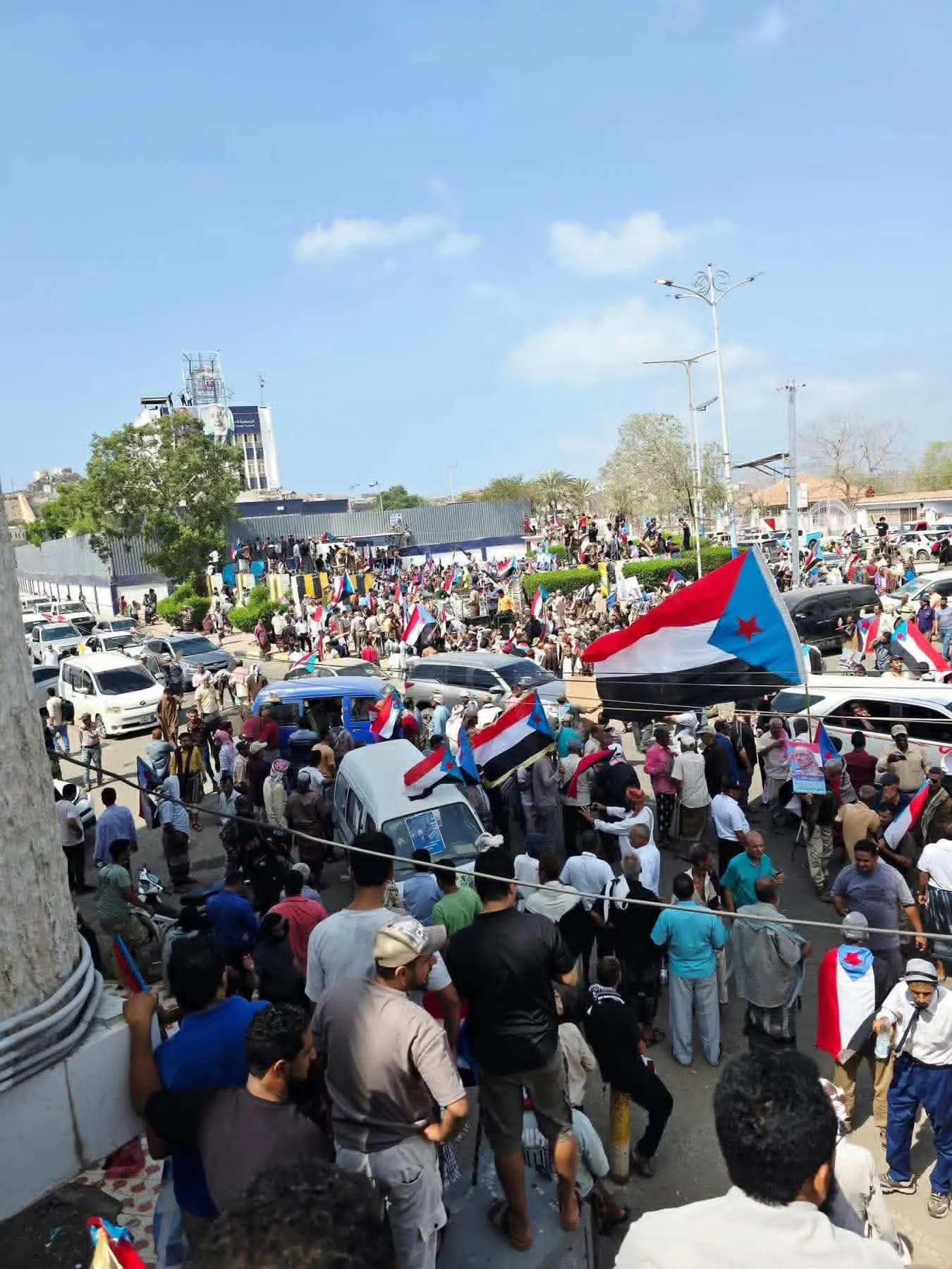 بن بريك يوجه نصيحة للسعودية بعد فتح مقرات الانتقالي في العاصمة عدن