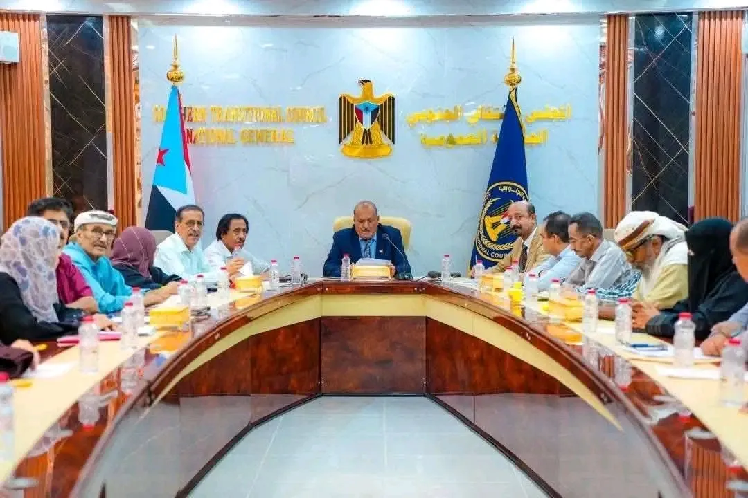 الهيئة الإدارية للجمعية الوطنية تجدد تمسكها بخيارها الوطني وترفض أوامر القبض بحق قيادات الانتقالي