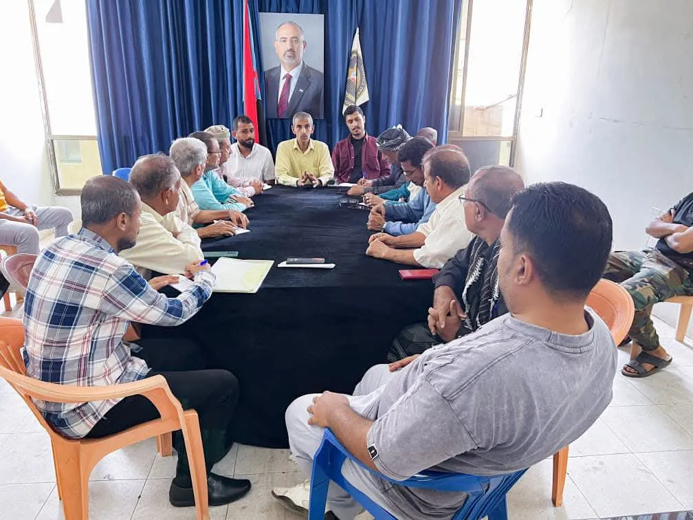 انتقالي العاصمة عدن ينفذ زيارة ميدانية لتنفيذية انتقالي المعلا وتؤكد على أهمية تطوير العمل المؤسسي