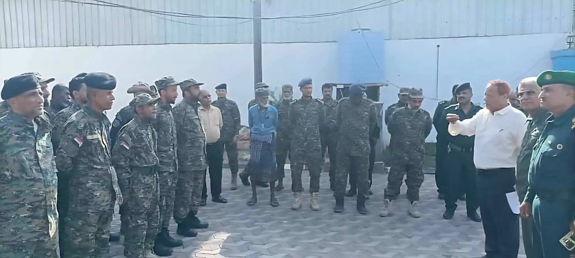 قيادة التوجيه بشرطة عدن تنفذ نزولاً ميدانياً لتعزيز الانضباط والتوعية الأمنية