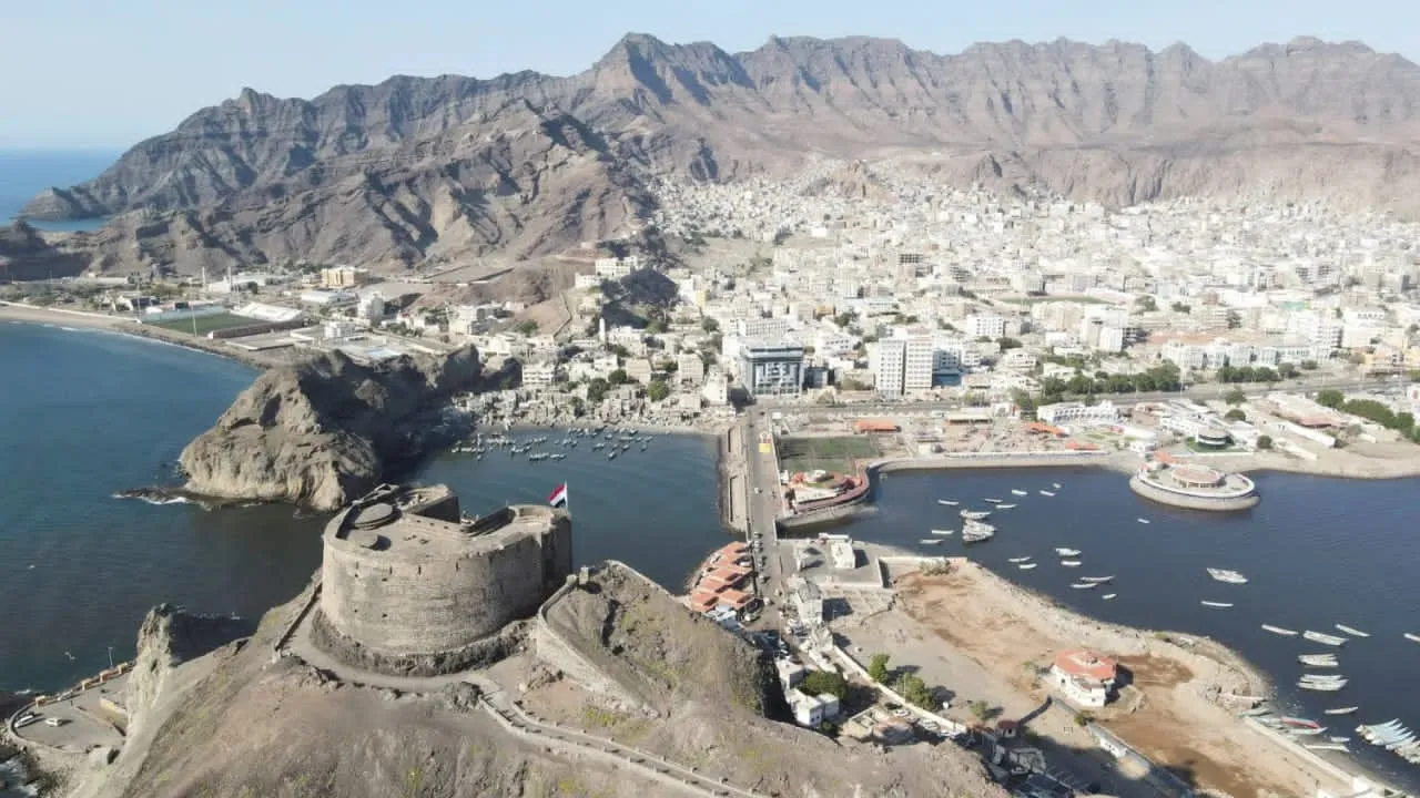 السعودية تنهي شهر العسل في عدن… من وعود الرخاء إلى واقع الانهيار