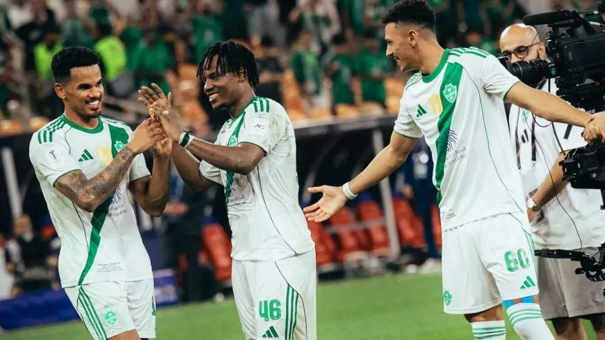 الأهلي السعودي وبرشلونة ومانشستر سيتي.. مواعيد مباريات اليوم والقنوات الناقلة