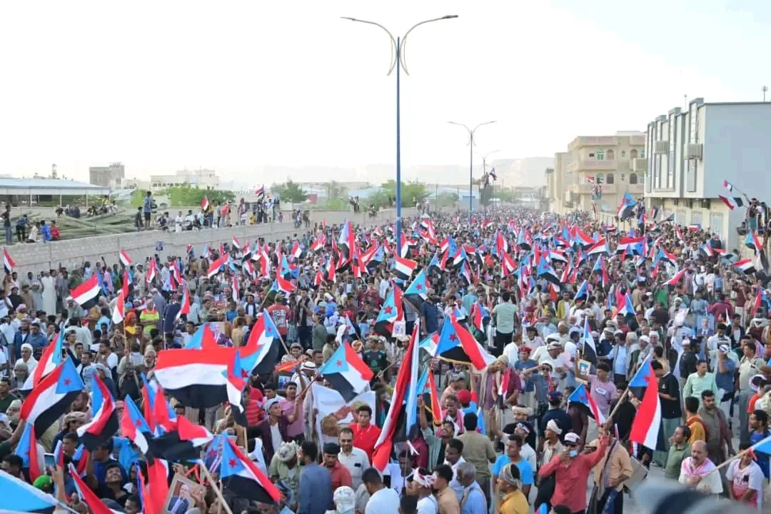 مليونية سيئون تجدد التفويض للرئيس الزُبيدي وتؤكد تمسك أبناء حضرموت بالمشروع الوطني الجنوبي