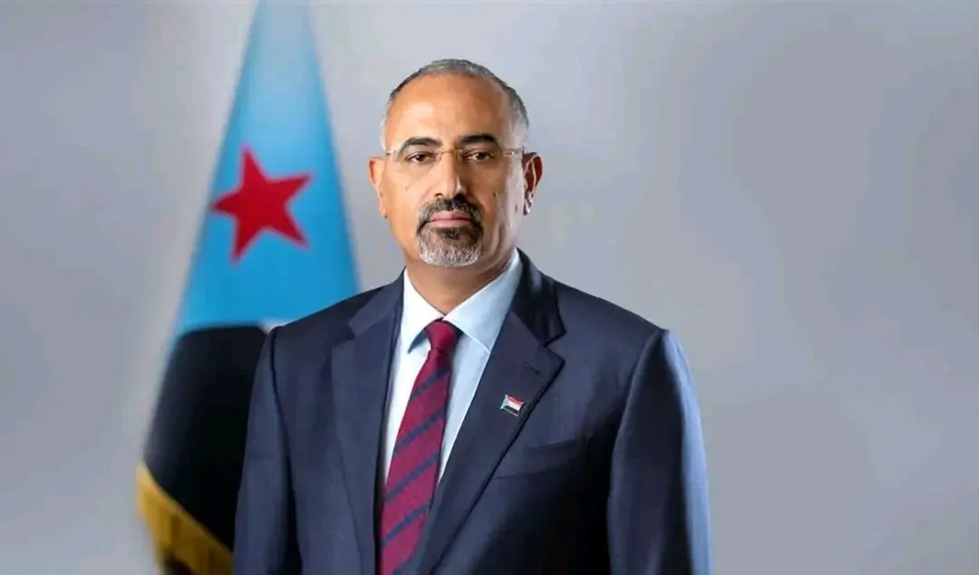 الرئيس الزُبيدي يُعزَّي العميد أكرم الحنشي بوفاة نجله محمد