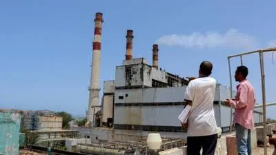 عدن امام فشل واضح في ملف الخدمات.. والسلطة تُشعل معارك الولاءات على حساب الناس