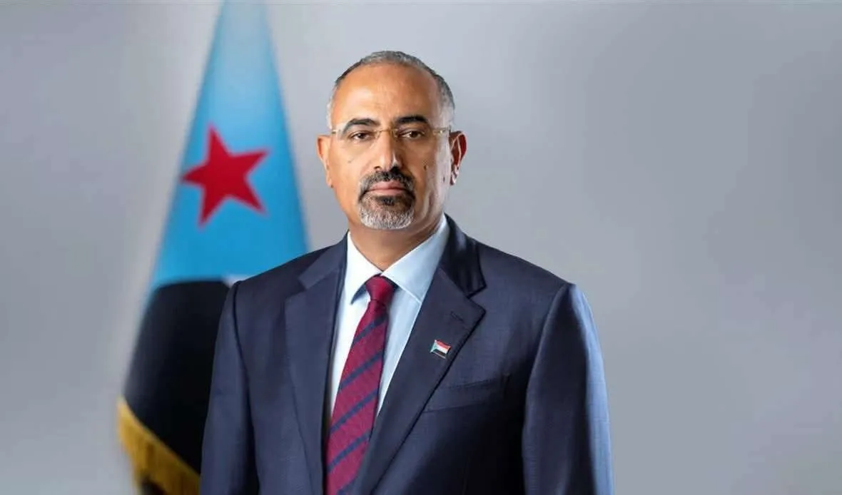 الرئيس الزُبيدي يُعزّي في وفاة الرئيس عبدربه منصور هادي