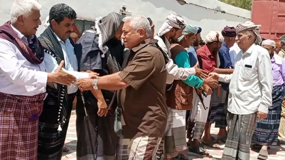 بتكليف من الرئيس الزُبيدي .. قيادات من المجلس الانتقالي تؤدي واجب العزاء لأسرة الرئيس عبدربه منصور هادي في مسقط رأسه بمديرية الوضيع